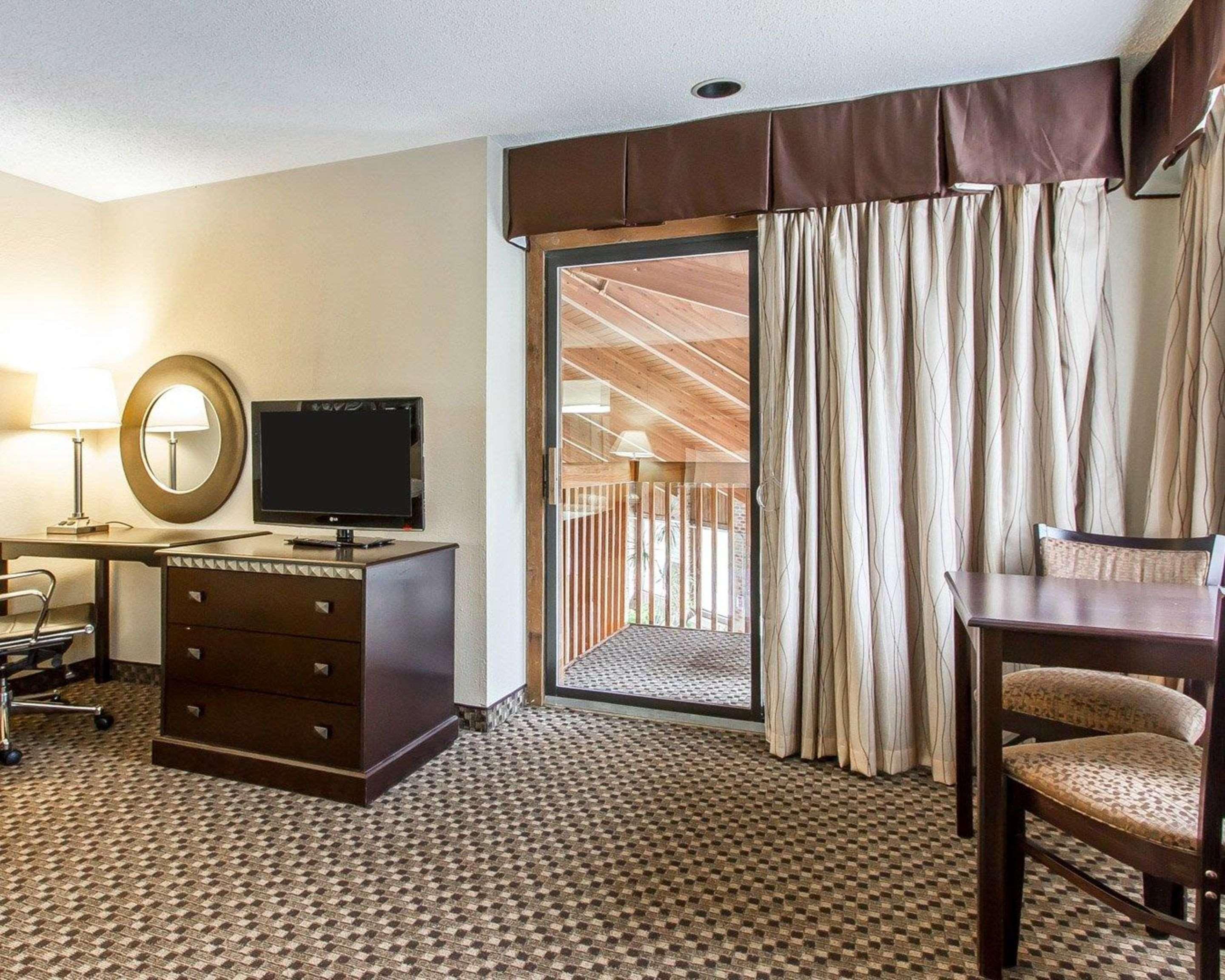 Quality Inn Macomb Near University Area Екстериор снимка