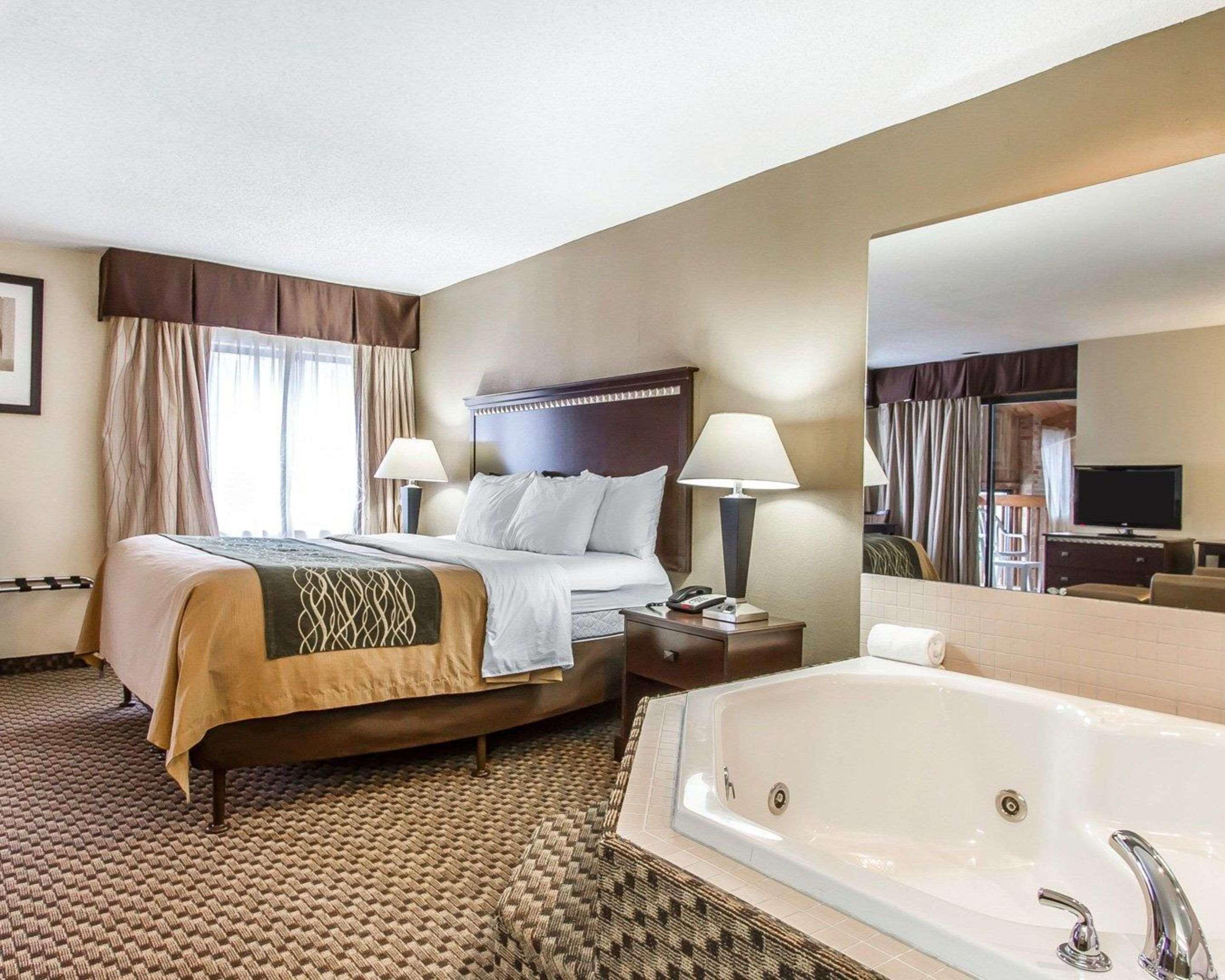 Quality Inn Macomb Near University Area Екстериор снимка