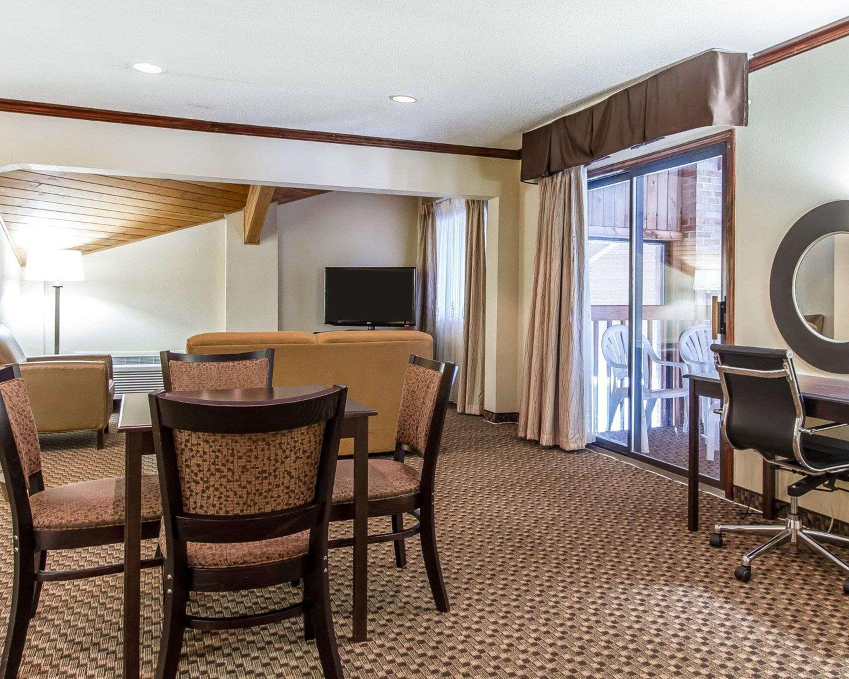 Quality Inn Macomb Near University Area Екстериор снимка