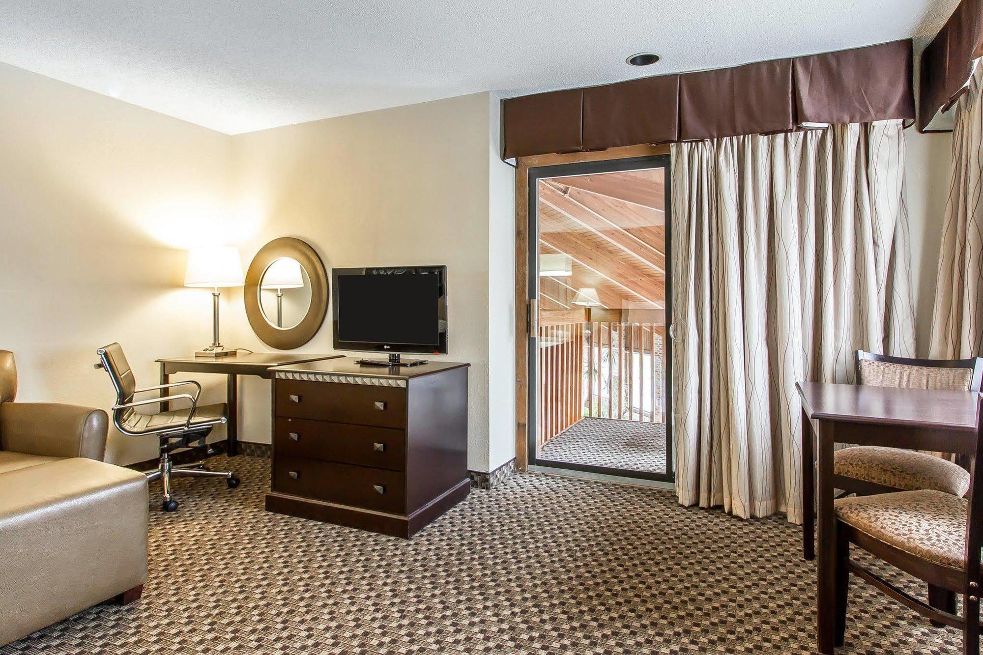 Quality Inn Macomb Near University Area Екстериор снимка